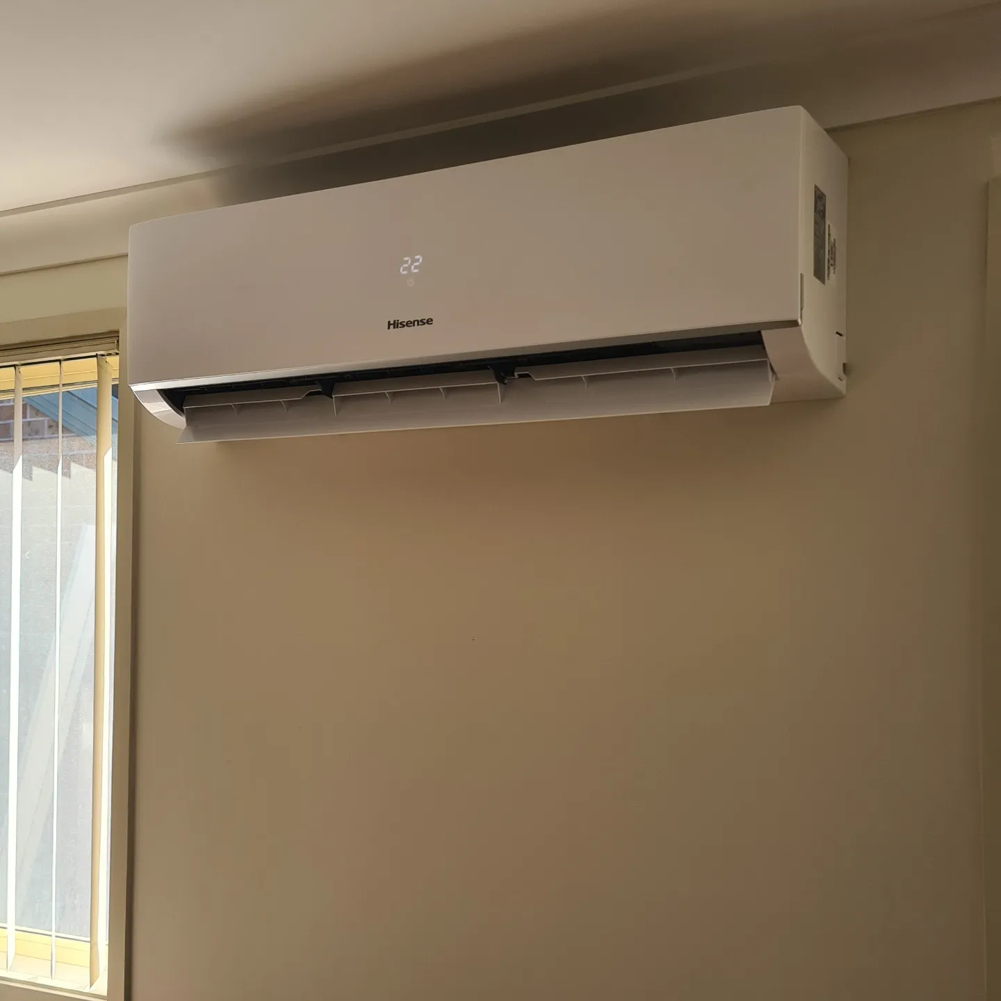 Discover energy-efficient air conditioning solutions with Just Chill Air & Electrical in Charmhaven. Your trusted AC contractor for comfort and quality.