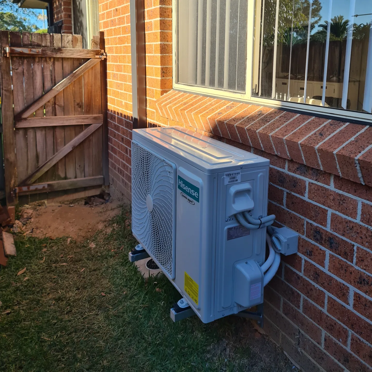 Professional air conditioning installation in Charmhaven. Reliable service for cooling solutions in Gosford-Wyong and Hunter areas.